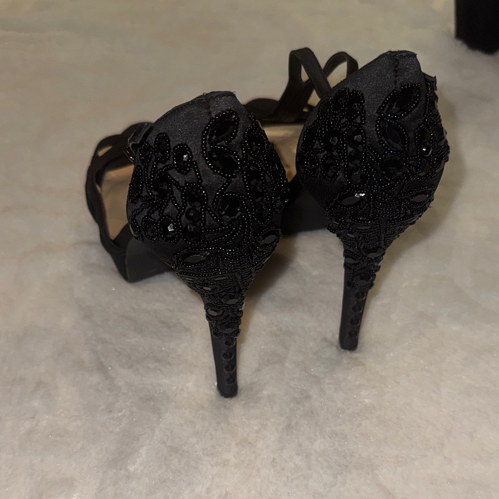 Gianni Bini Black Strappy Heeled Sandals - Picture 3 of 7